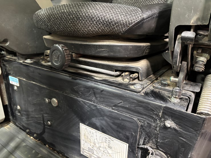 caterpillar-305-image-37