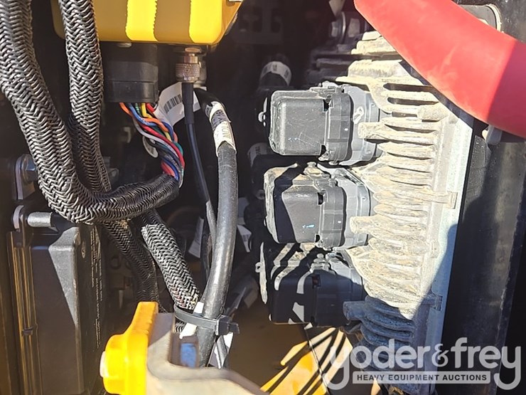 2018-deere-700k-image-74