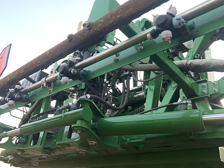 2014-john-deere-r4030-image-194