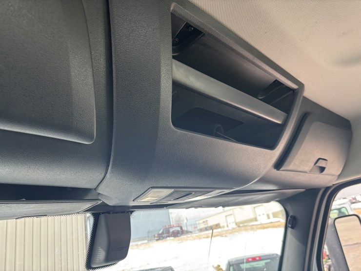 2018-freightliner-cascadia-126-image-36