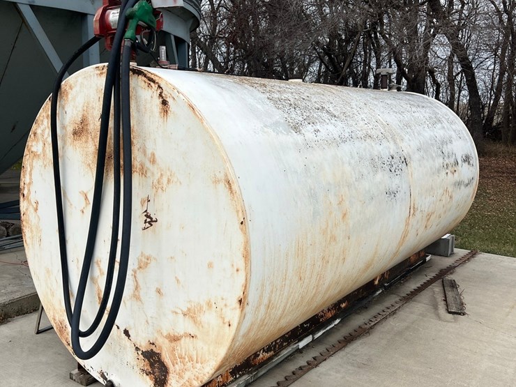 lot-20.-2,000-gallon-fuel-tank-with-electric-pump-image-1