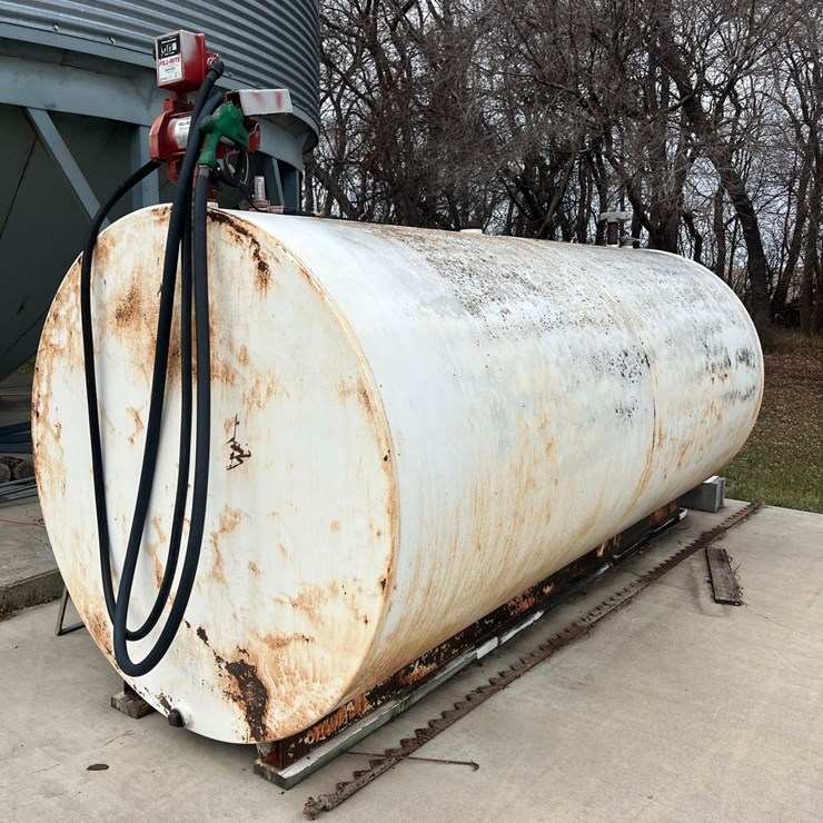 Lot 20. 2,000 gallon fuel tank with electric pump