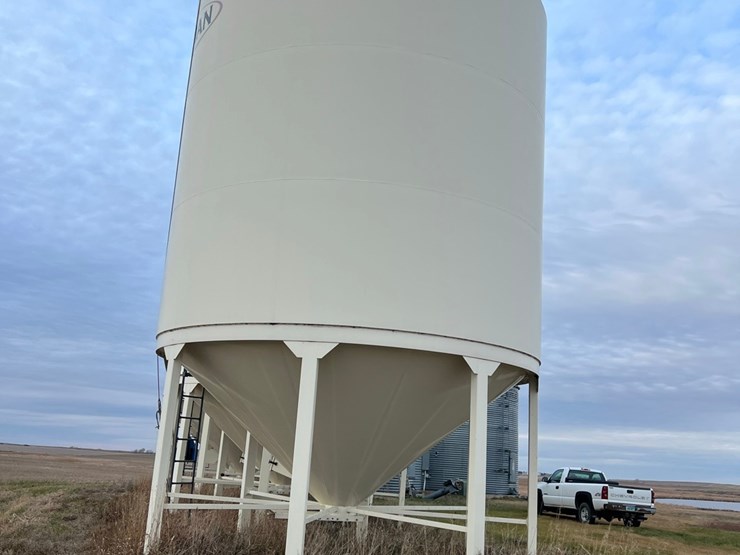 lot-44.-3,000-bu.-meridian-hopper-bin-image-11