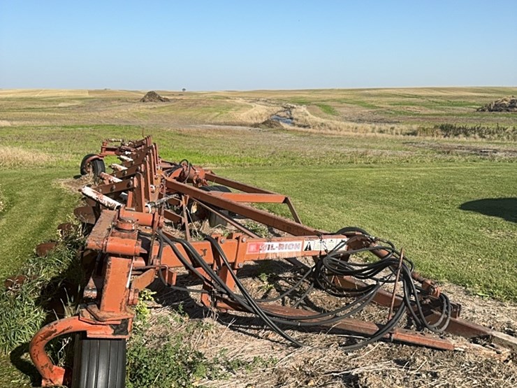 ￼wilrich-eight-bottom-auto-reset-plow,-been-parked-for-a-while,-good-working-unit-when-last-used.-image-22