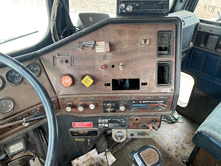 #400-•-1988-freightliner-boom-pump-truck-(has-wi-title)-(arpin,-wi)-image-68