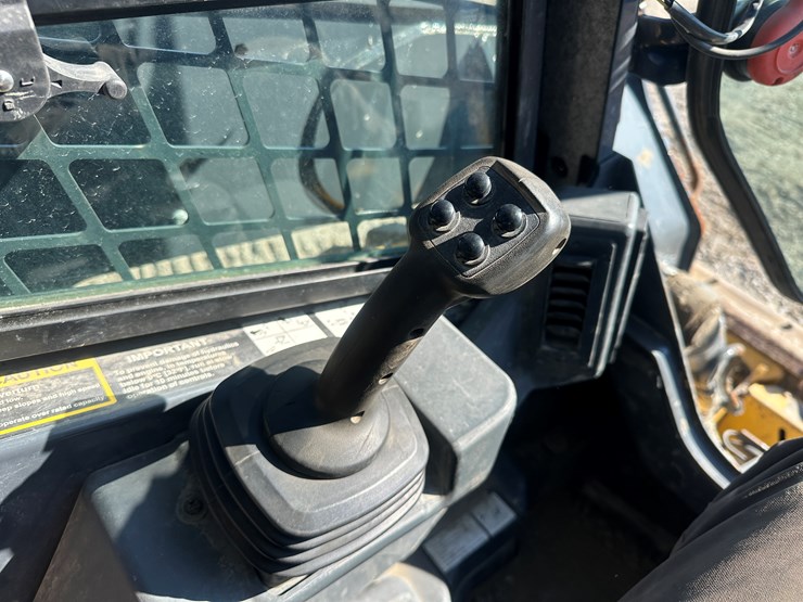 deere-332g-image-30