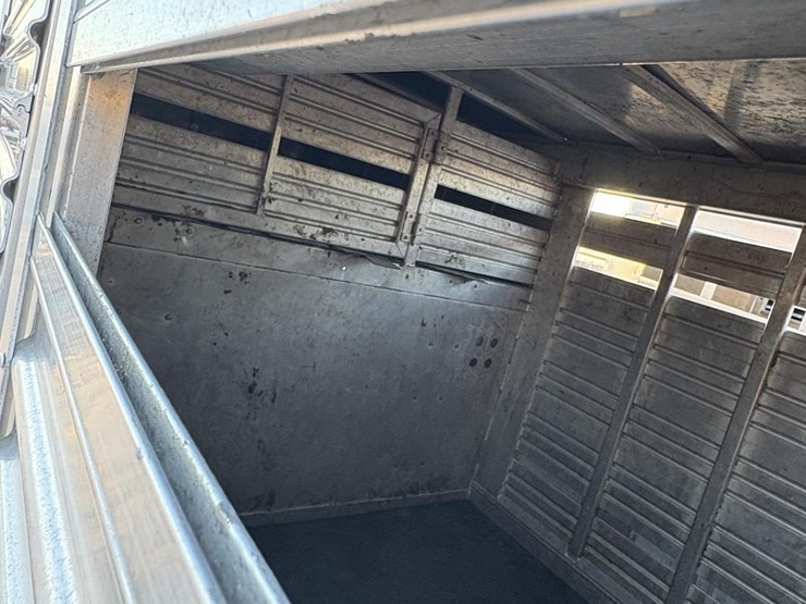 2001-featherlite-32-ft-image-13