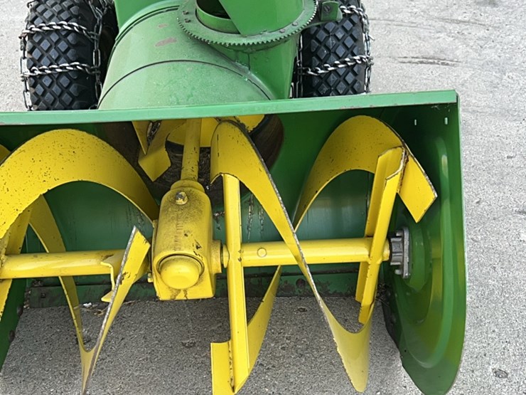 john-deere-model-826-snowblower,-nice-shape,-low-time,-stored-inside,-electric-start-image-9