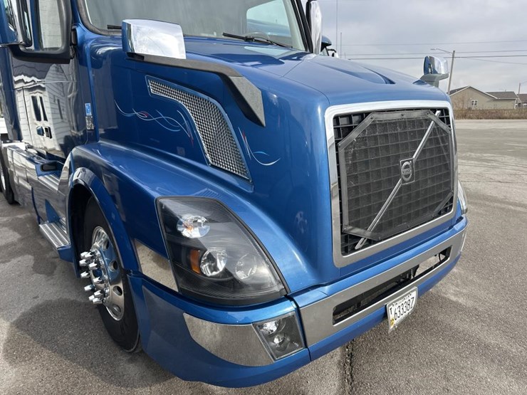 2018-volvo-10-image-22