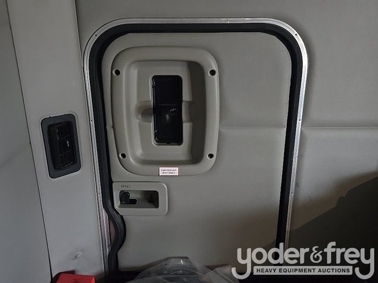 2019-peterbilt-579-image-98