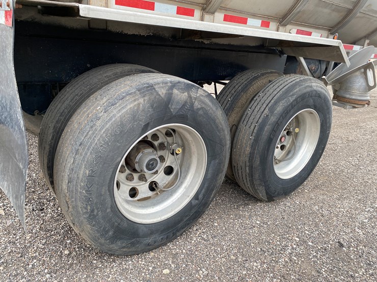 #500-•-2012-northern-8,500-gallon-semi-manure-tanker-(has-wi-title)-(waupun,-wi)-image-39