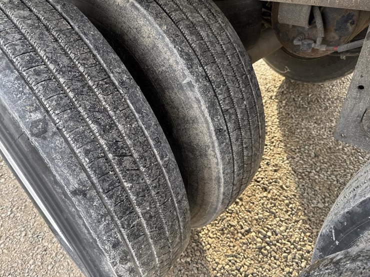 2017-utility-53'-image-24