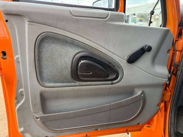 2004-international-durastar-4300-image-10