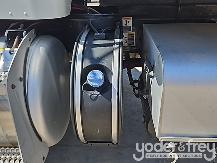 2018-peterbilt-337-image-18