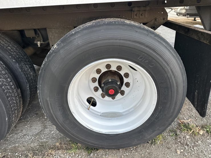 2019-utility-53'-image-26