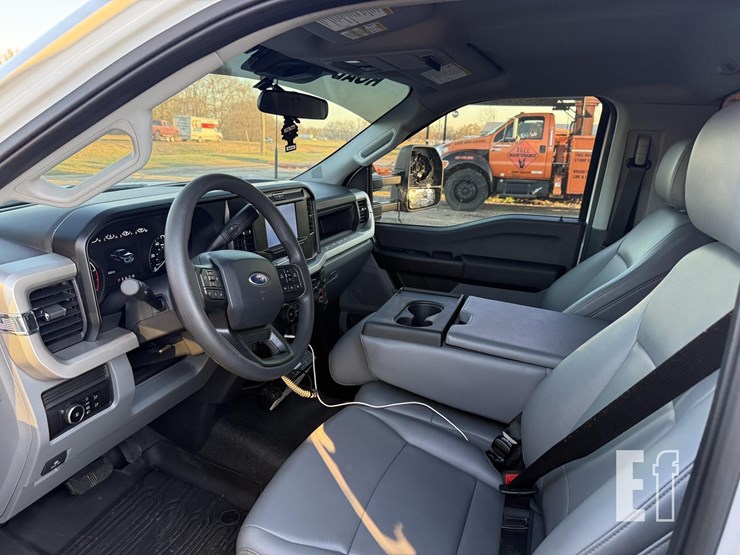 2025-ford-f350-xl-image-7