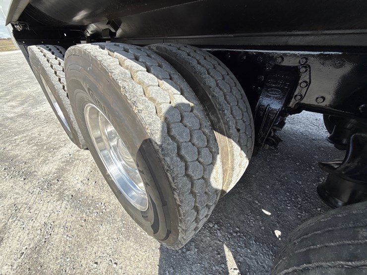 2008-peterbilt-367-image-21