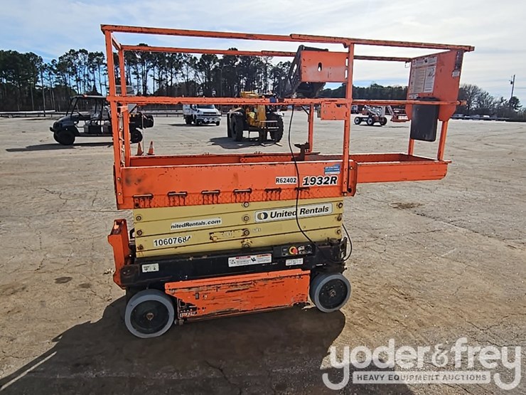 2017-jlg-1932r-image-28