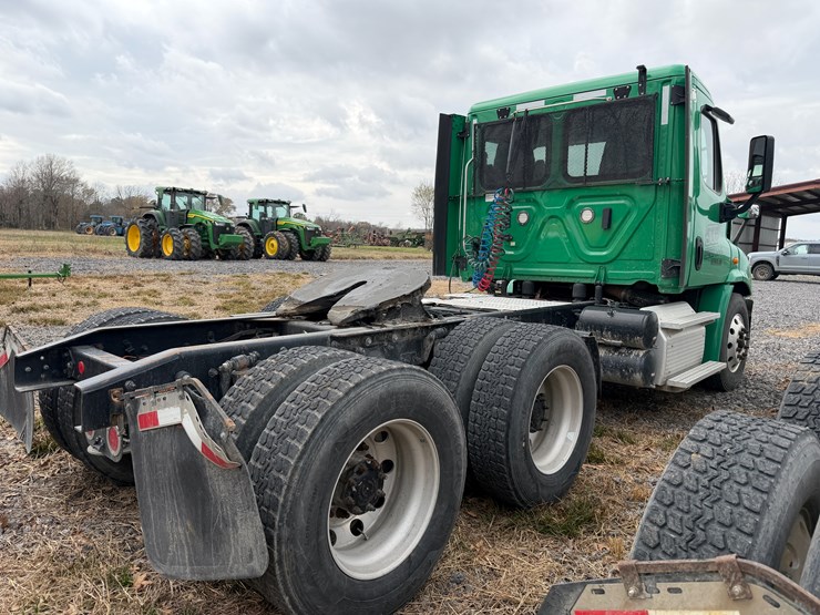 #40990-•-2019-freightliner-cascadia-s/a-daycab-truck-tractor-vin:-3akjgbdv5ksks6034-image-3