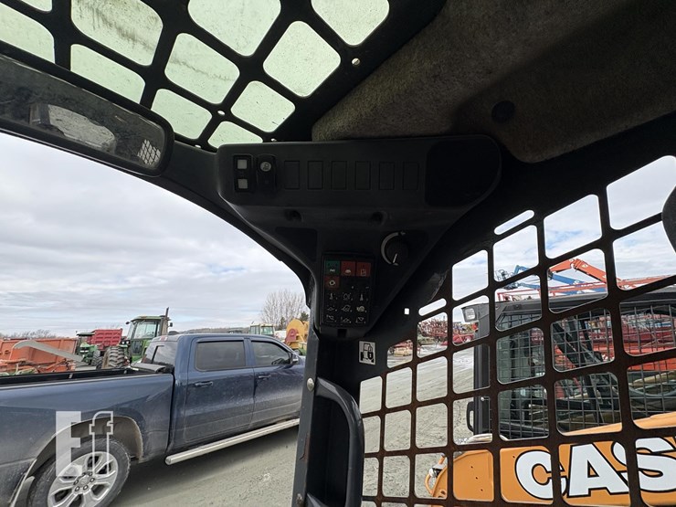 2015-deere-326e-image-16