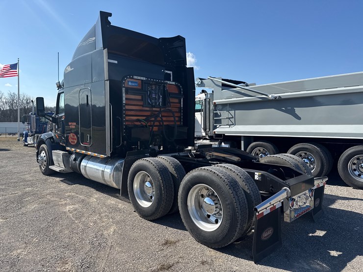 peterbilt-579-image-4