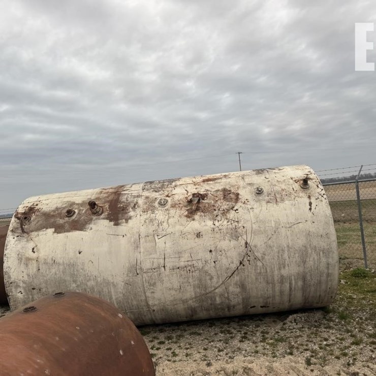 4000 GALLON FUEL TANK