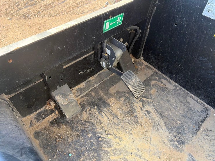 2016-jcb-135-image-17