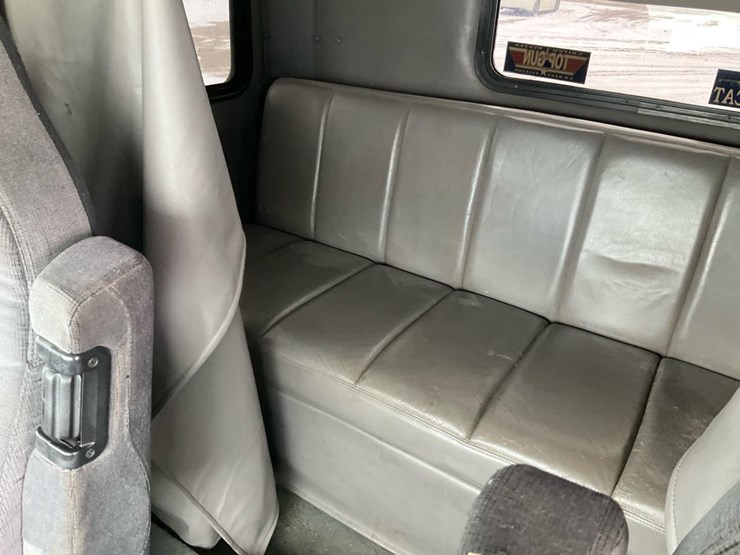 2005-freightliner-m2-106-image-96