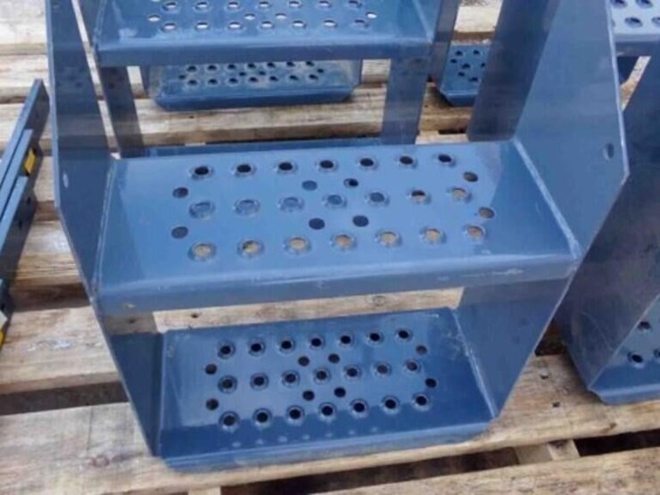 3--metal-steps,-14½-"-wide-6"-deep,-19"-tall-image-1