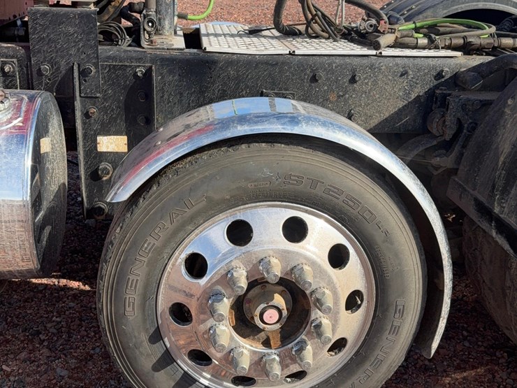 2004-kenworth-w900-image-23