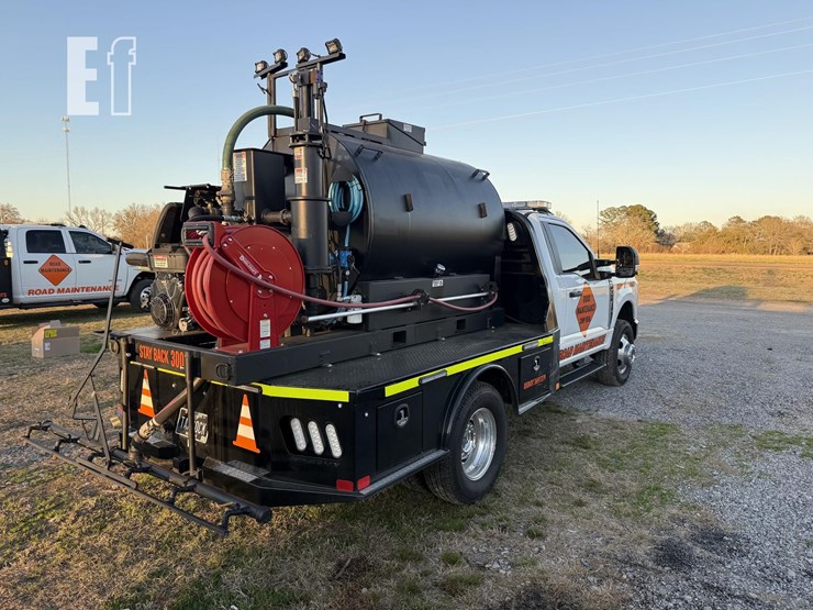 2025-ford-f350-xl-image-6