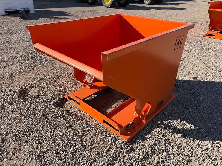 self-dumping-hopper-with-fork-pockets-image-1