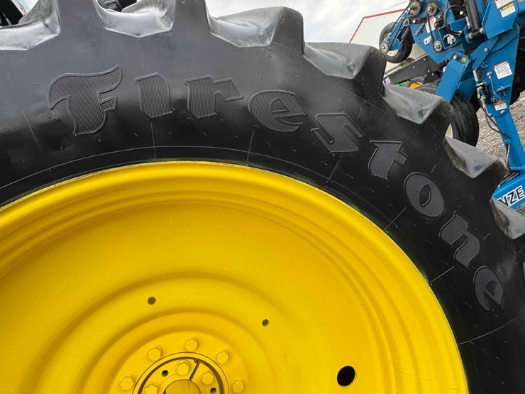 2013-john-deere-8235r-image-13