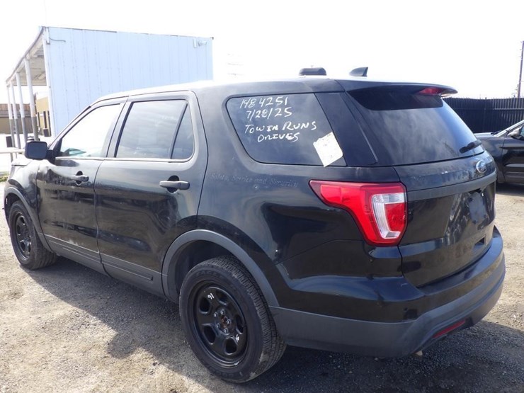 2016-ford-explorer-image-4