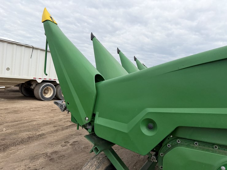 john-deere-c8r-image-24