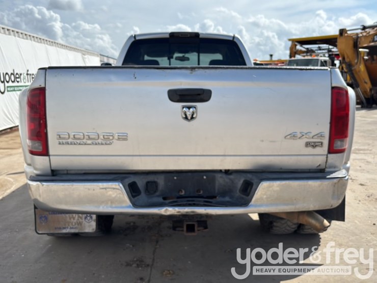 2004-dodge-ram-3500-image-18