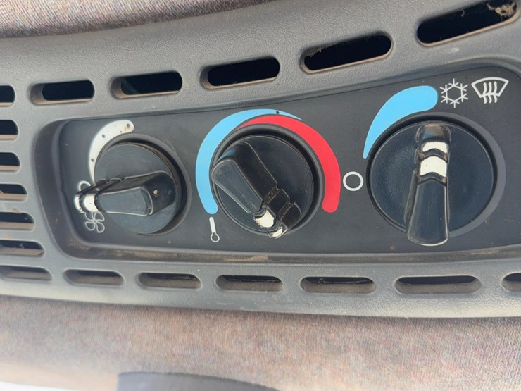 2007-new-holland-tv145-image-33