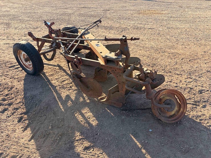 mccormick-3-bottom-plow-image-2