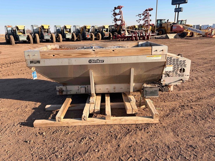 western-striker-pickup-box-salt-spreader-image-5