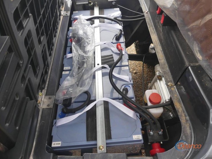 irgc80-electric-golf-cart,-s/n-lq202500967-(no-title):-canopy,-windshield,-60-volt,-rear-seat,-bluetooth-radio,-backup-camera,-turn-signals,-alum.-wheels,-on-board-charger,-no-charging-cord-image-6