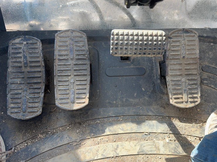 2007-new-holland-tv145-image-30