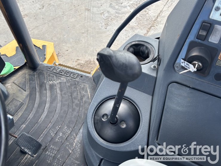 2019-deere-310l-image-47