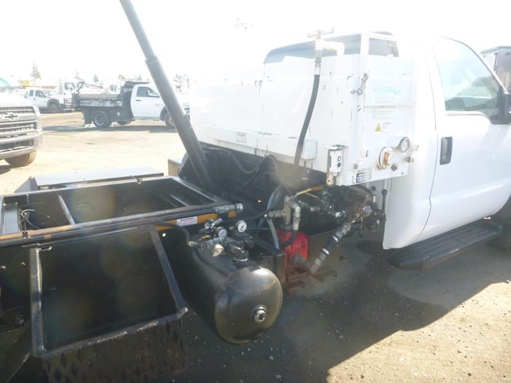 2011-ford-f550-image-11