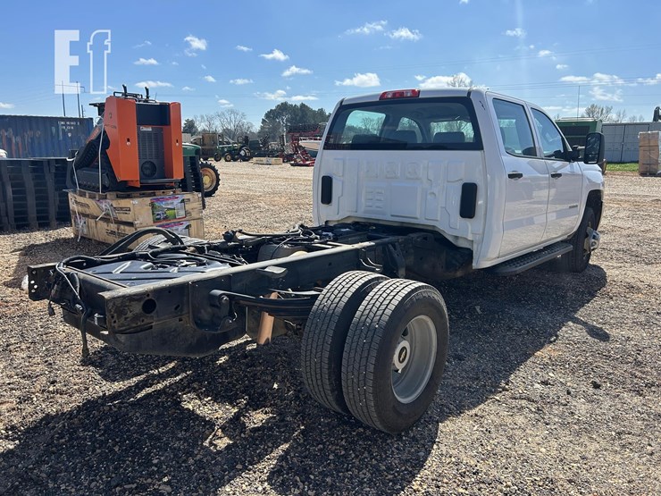 2016-chevrolet-3500-image-5