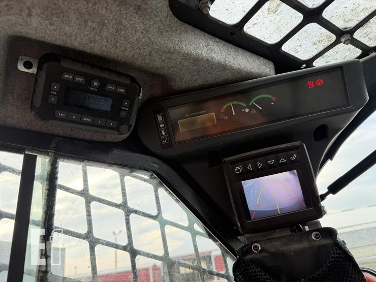 2024-deere-330g-image-15