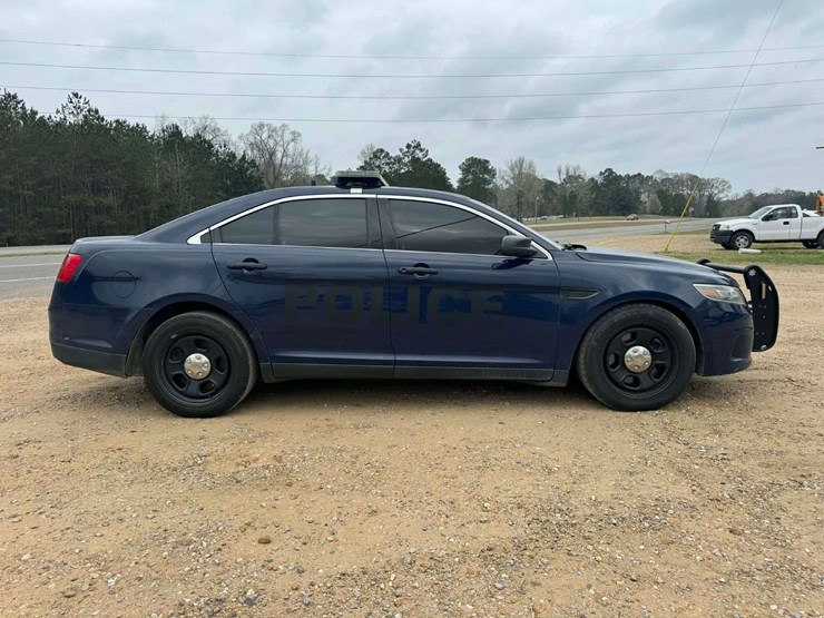 2017-ford-taurus-4-door-sedan-police-package-(132,339-miles)-image-7
