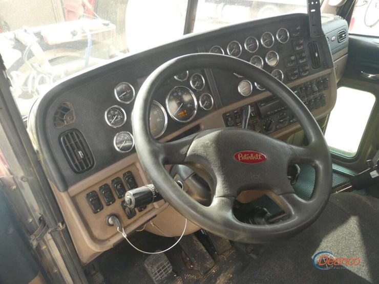 2018-peterbilt-389-image-15