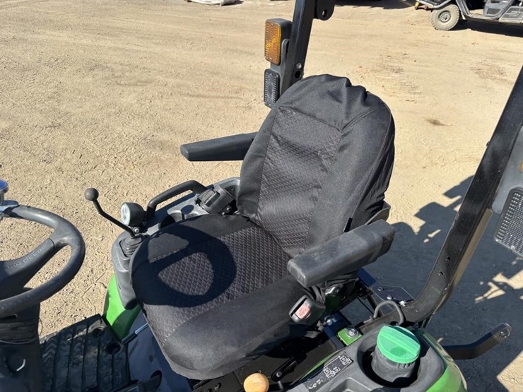 2021-john-deere-1025r-image-24