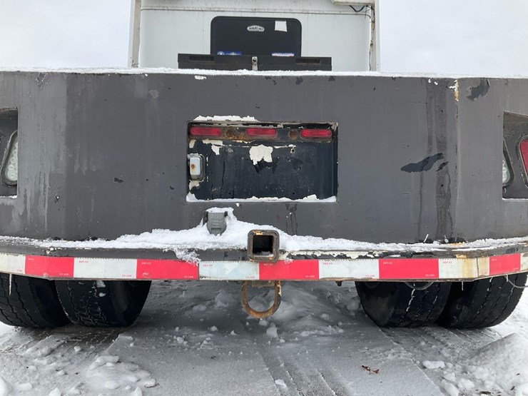 2005-freightliner-m2-106-image-38