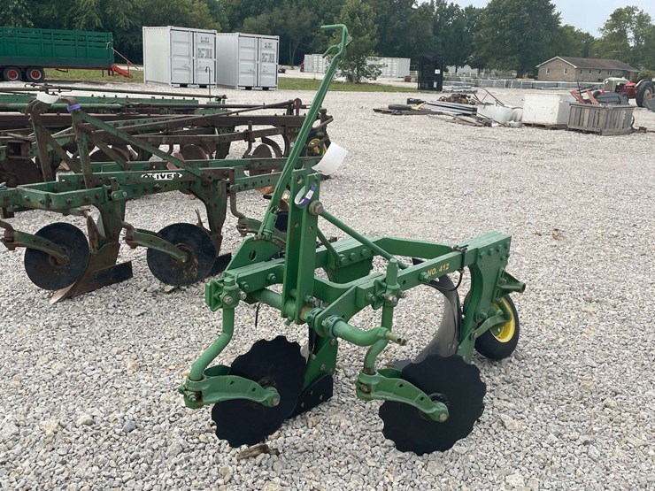 john-deere-412-image-1